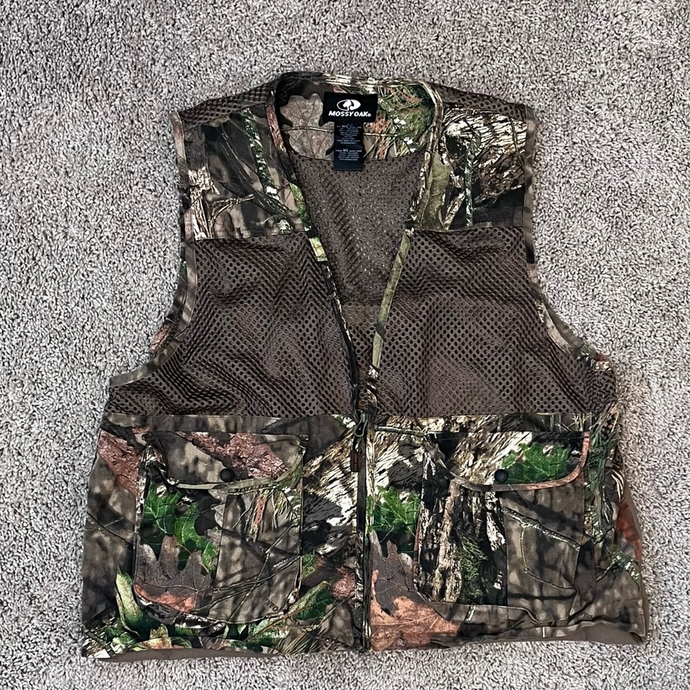 MOSSY OAK HUNTING VEST SIZE MEDIUM / LARGE